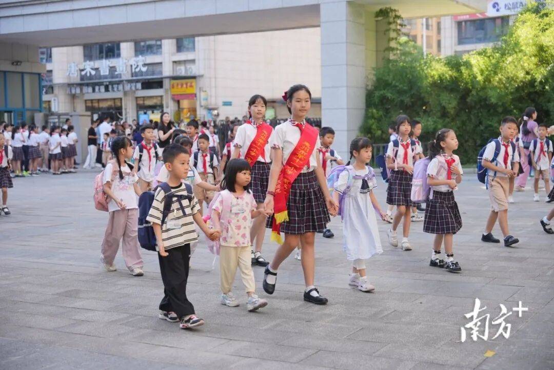 多(duō)图直击！惠州(zhōu)开学“名场面”→
