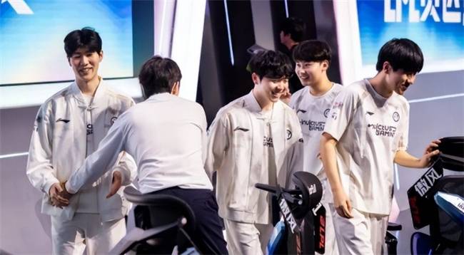 【一(yī)競(jìng)技1JingJi】LOL：LPL世界(jiè)赛陪练陣(zhèn)容曝光！